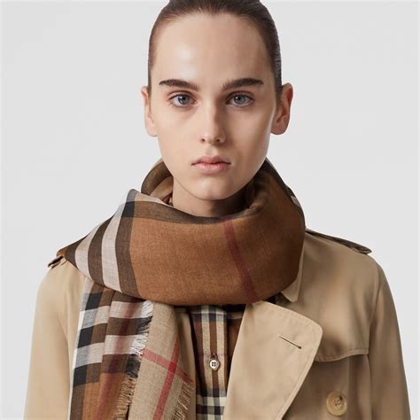 Check Wool Scarf in Archive beige 